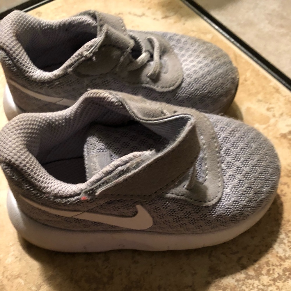 Kids Nike - Size 5c